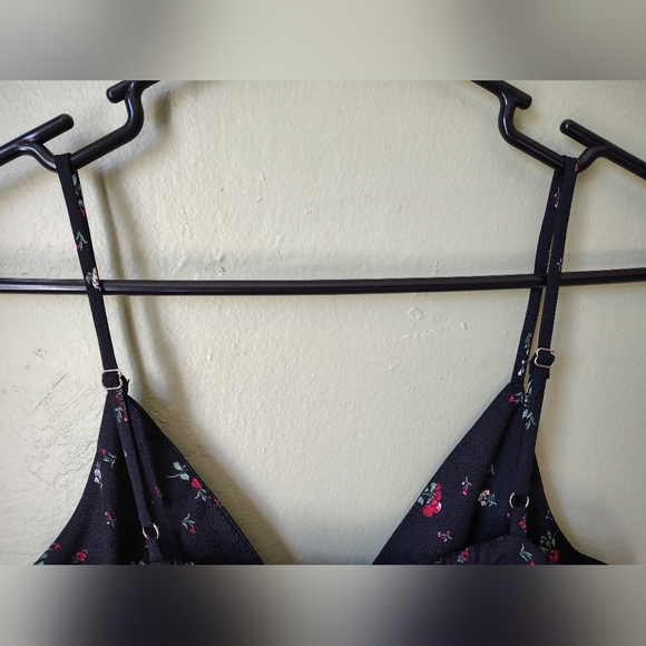 *5 for $25* Fashion Nova Med Black Floral Rose Print Spaghetti Strap Peplum Tank - Picture 8 of 8